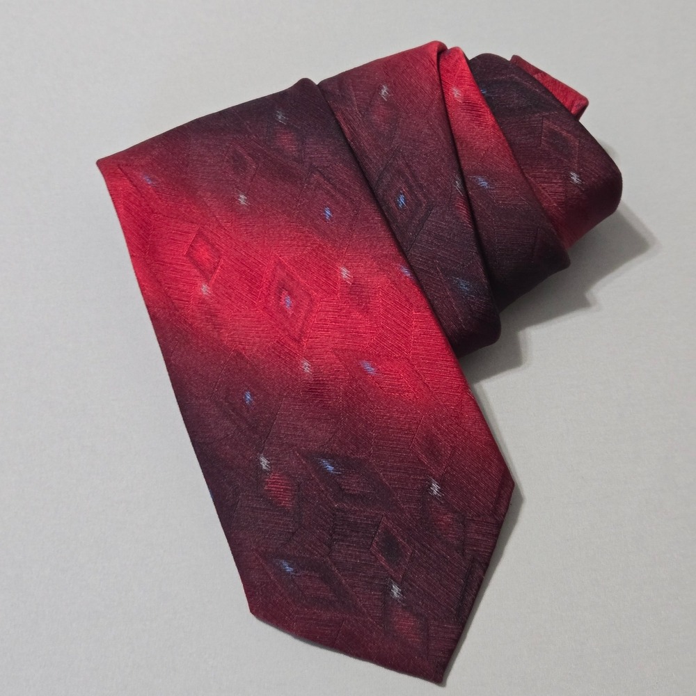 Towncraft Silk Blend Necktie Geometric Diamond Pattern Red Burgundy 3.5x58